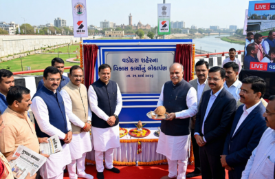 વડોદરામાં ડબલ એક્શન: એકતરફ હર્ષ સંઘવી દ્વારા કરોડોના વિકાસ કાર્યોનું લોકાર્પણ, તો બીજી તરફ કરોડોની છેતરપિંડીનો પર્દાફાશ