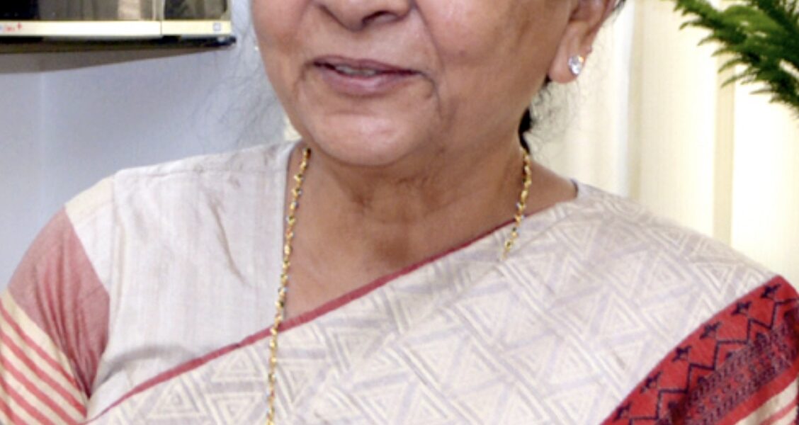 વાલીઓ સાવધાન! આનંદીબેન પટેલે સંતાનોના ઉછેર બાબતે આપી ગંભીર ચેતવણી: “જો દીકરી બીજા રૂમમાં જઈ છુપાઈને ફોન પર વાત કરે તો સમજી જજો…”