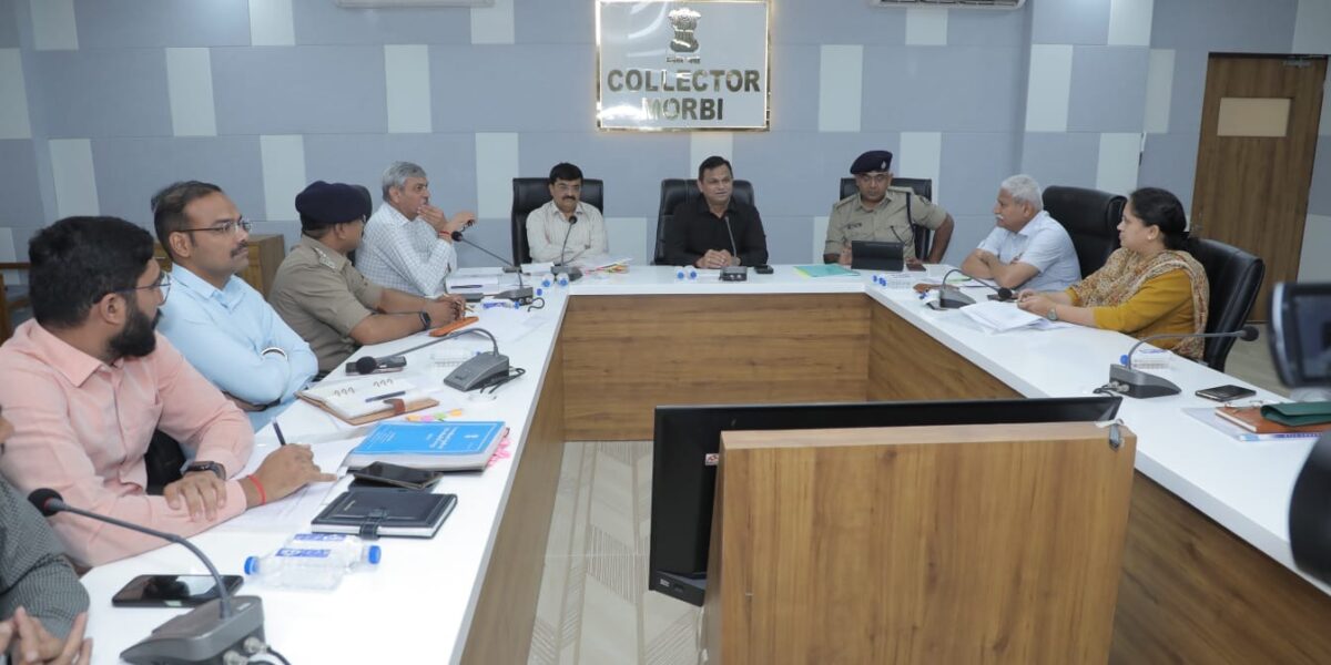 મોરબીમાં ચૂંટણી પ્રક્રિયાની તાકેદી સમીક્ષા : નિષ્પક્ષ અને પારદર્શક મતદાન માટે અધિકારીઓને માર્ગદર્શન