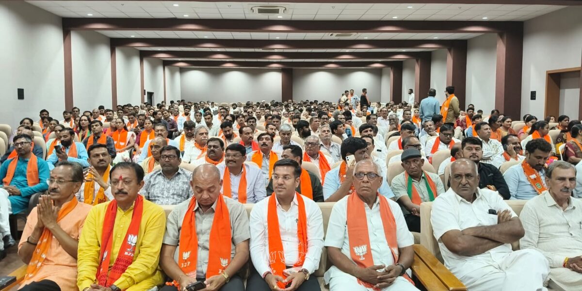 મોરબીમાં ભાજપનો કેસરીયો: સ્થાનિક સ્વરાજ્યની ચૂંટણીમાં ભવ્ય વિજય બાદ ‘શ્રી કમલમ્’ ખાતે વિજેતા ઉમેદવારોનું સન્માન!