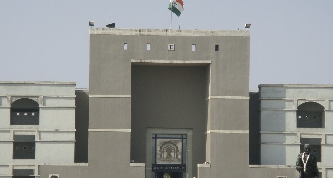  ‘તમે તો અભણ માણસ જેવું વર્તન કરો છો’ : કલેક્ટર પર ભડકી ગુજરાત હાઈકોર્ટ, ફટકારી જોરદાર ફટકાર