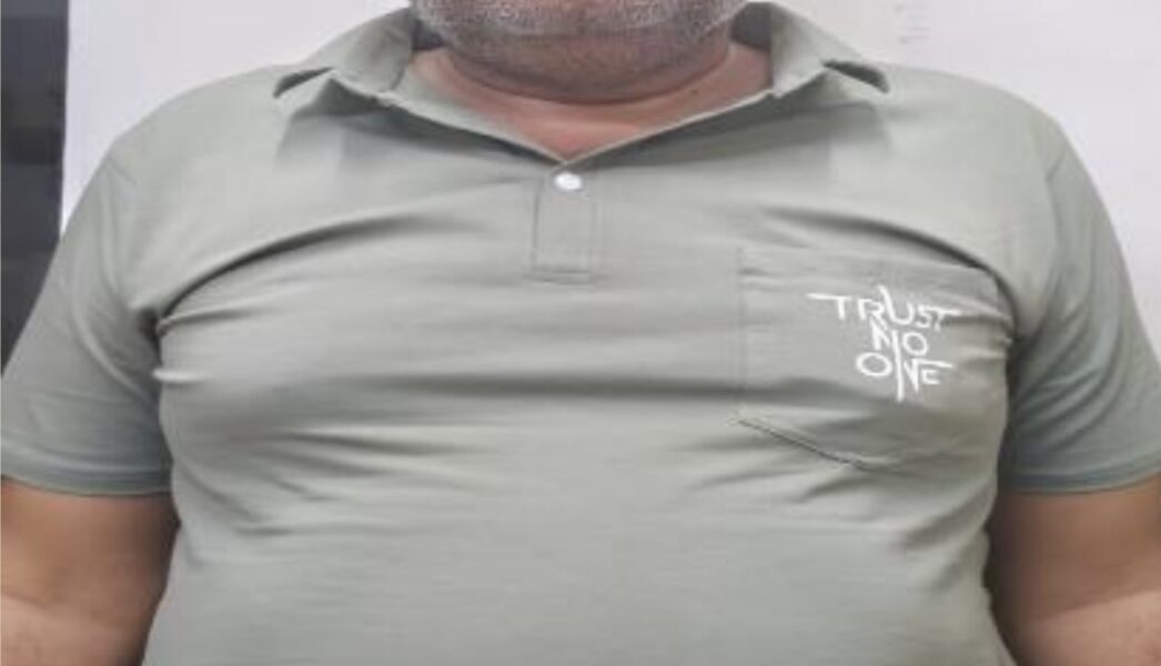 મોરબી SOG એ ટંકારાના હથિયારના ગુનામાં ૩ વર્ષથી નાસતા ફરતા આરોપીને વાકાનેર બાઉન્ડ્રી પાસેથી ઝડપ્યો.