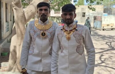 વાંકાનેર: લગ્નના માંડવેથી સીધા પોલિંગ સ્ટેશન! બે સગા ભાઈઓએ લગ્ન ગ્રંથિએ જોડાયા પહેલા મતદાન કરી લોકશાહીની ફરજ નિભાવી