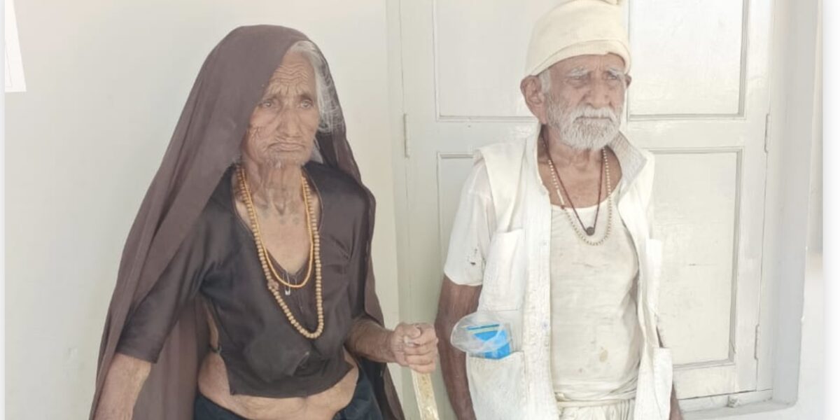 લોકશાહીનો અનોખો અવસર: મોરબીના લૂંટાવદર ગામમાં ૧૦૦ વર્ષના દંપતીએ સજોડે કર્યું મતદાન