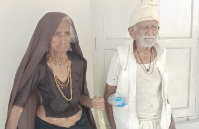 લોકશાહીનો અનોખો અવસર: મોરબીના લૂંટાવદર ગામમાં ૧૦૦ વર્ષના દંપતીએ સજોડે કર્યું મતદાન