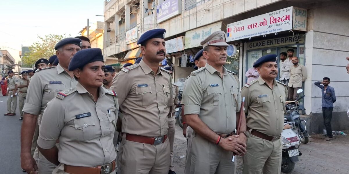 વાંકાનેરમાં ચૂંટણી પૂર્વે પોલીસનો શક્તિશાળી સંદેશ: મોરબી જિલ્લા પોલીસ વડાની સૂચનાથી ભવ્ય ફ્લેગ માર્ચથી સુરક્ષાનો વિશ્વાસ મજબૂત