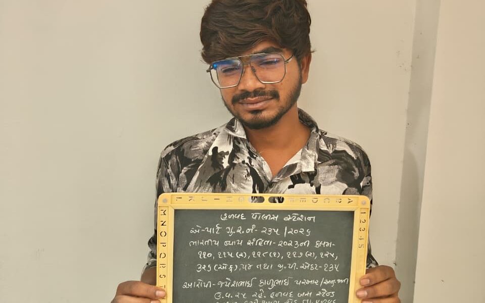 હળવદ પોલીસની લાલ આંખ: મારામારીના ગુનાઓમાં સંડોવાયેલ માથાભારે ઇસમ પાસા તળે જેલ ભેગો