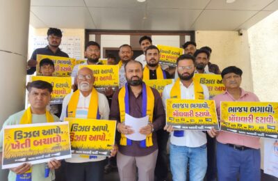 આમ આદમી પાર્ટી મોરબી જિલ્લા ટીમ દ્વારા રાજ્યમાં પ્રવર્તતી અસહ્ય મોંઘવારી અને ડીઝલની તીવ્ર અછતથી પીડાતા ખેડૂતો, ટ્રાન્સપોર્ટરો અને સામાન્ય નાગરિકોના પ્રશ્નોના કાયમી નિરાકરણ માટે મુખ્યમંત્રી શ્રીને આવેદન આપવામાં આવ્યું.