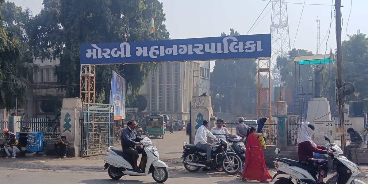 ઉદ્યોગ નગરી મોરબીમાં મંદીની માર : યુદ્ધના પ્રતિબિંબ વચ્ચે વિકાસની વાતો કરનાર નેતાઓ મૌન, માનવ જીવન પર સંકટ ઘેરાયું