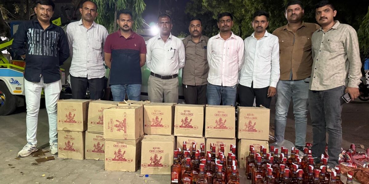 મોરબી પોલીસનો સપાટો: ઉંચી માંડલ ગામ પાસે ફિલ્મી ઢબે પીછો કરી વિદેશી દારૂ ભરેલી અર્ટિગા કાર ઝડપી પાડી