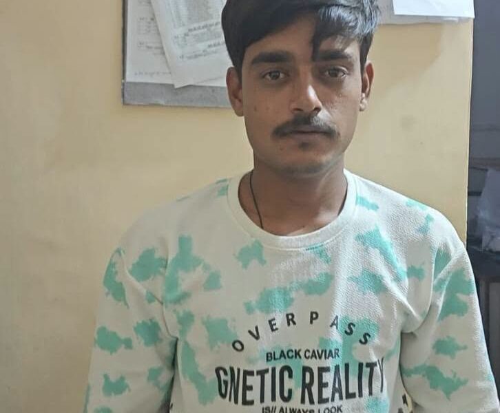 હેડિંગ: થાનગઢ પોલીસની મોટી સફળતા: પ્રોહિબિશનના ગુનામાં ૧ વર્ષથી નાસતા ફરતા આરોપીને પેરોલ ફ્લો સ્ક્વોડે ઝડપી પાડ્યો