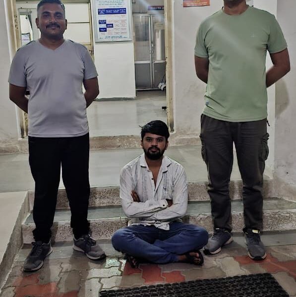 મોરબી LCB/પેરોલ ફર્લો સ્ક્વોડને મોટી સફળતા: ટંકારાના લેન્ડ ગ્રેબિંગના ગુનામાં ૧ વર્ષથી નાસતો-ફરતો આરોપી ઝડપાયો
