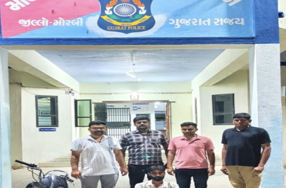 માળીયા મીંયાણાના કાજરડા રોડ પરથી દેશી બંદુક સાથે એક શખ્સને ઝડપી પાડતી પોલીસ!