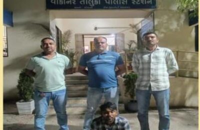 વાકાનેર તાલુકા પોલીસ સ્ટેશનના પ્રોહીબીશનના ગુનાના નાસતા ફરતા આરોપીને પકડી પાડતી મોરબી એલ.સી.બી. ટીમ