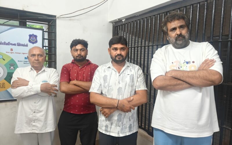 હળવદમાં મકાનમાં ચાલતા જુગારધામ પર પોલીસનો દરોડો: ₹૧.૫૧ લાખની રોકડ સહિત ₹૨.૬૨ લાખના મુદ્દામાલ સાથે ૪ ઝડપાયા, ૧ ફરાર