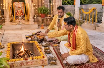 સૂકાતી ધરા, આકાશ તરફ આશાભરી નજર વીર વિદરકાના દીપકદાન ગઢવીએ હવન કરી ઇન્દ્રદેવને વરસાદ માટે કરી કરુણ પ્રાર્થના