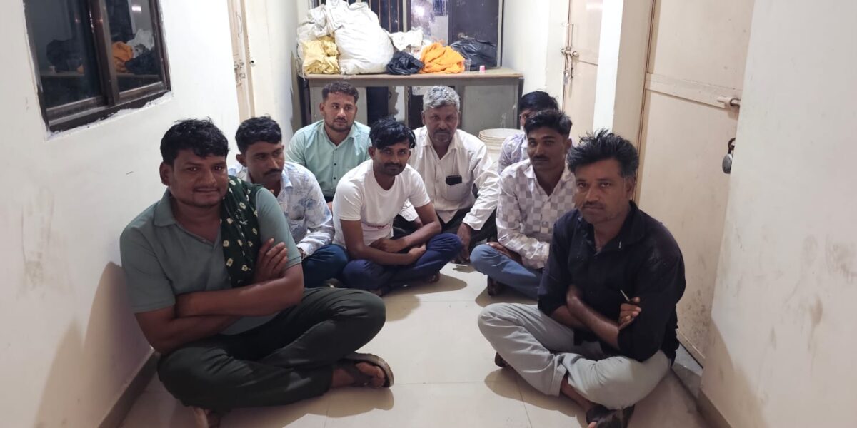 વાંકાનેરના સતાપર ગામે સીમમાં જુગાર રમતા આઠ શખ્સોને રૂ. ૩૦,૮૦૦ ની રોકડ સાથે દબોચી લેતી તાલુકા સર્વેલન્સ ટીમ