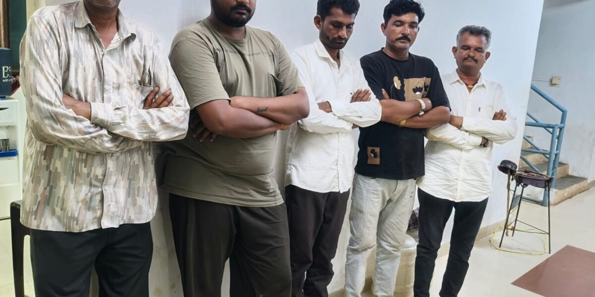 હળવદના કડિયાણા ગામની સીમમાંથી 5 જુગારીઓ ઝડપાયા, ₹57,600નો મુદ્દામાલ જપ્ત