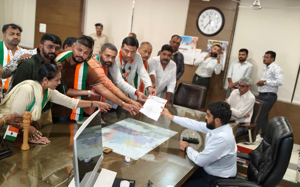 મોરબી કોંગ્રેસ મેદાને: કથિત ‘વોટ ચોરી’ અને ચૂંટણી પંચની ગેરરીતિઓ મામલે કલેક્ટરને આવેદનપત્ર, તપાસની માંગ