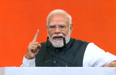 ઈન્ડિયન મોબાઈલ કોંગ્રેસમાં PM મોદીનું મોટું એલાન: દેશના ૨૫ કરોડ વિદ્યાર્થીઓને ઓનલાઈન નેટવર્કથી જોડશે સરકાર, DBT થી ₹૫ લાખ કરોડની થઈ બચત