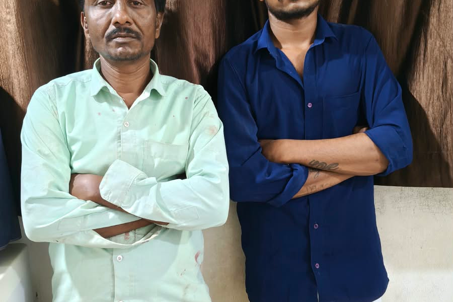 હળવદ સર્વેલન્સ સ્ટાફની બાતમી આધારિત મોટી કાર્યવાહી: વાડી વિસ્તારમાંથી રોકડ અને વાહનો સાથે બે જુગારી દબોચાયા