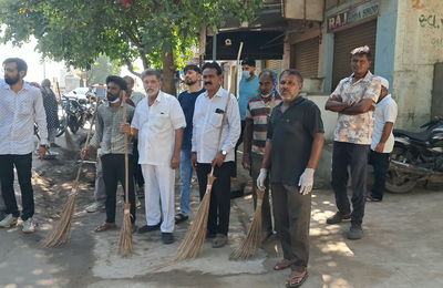 વાંકાનેરમાં ગાંધી જયંતિ નિમિત્તે વિશેષ સ્વચ્છતા અભિયાન: ધારાસભ્ય જીતુભાઈ સોમાણી અને પાલિકા ટીમે શહેરના માર્ગો કર્યા સ્વચ્છ